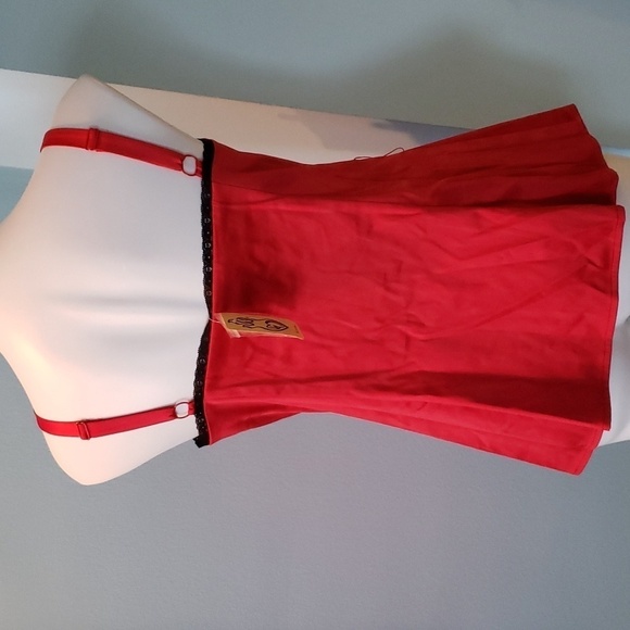 Torrid Satiny Sexy Red Top with Adjustable Straps NWT - Picture 3 of 6